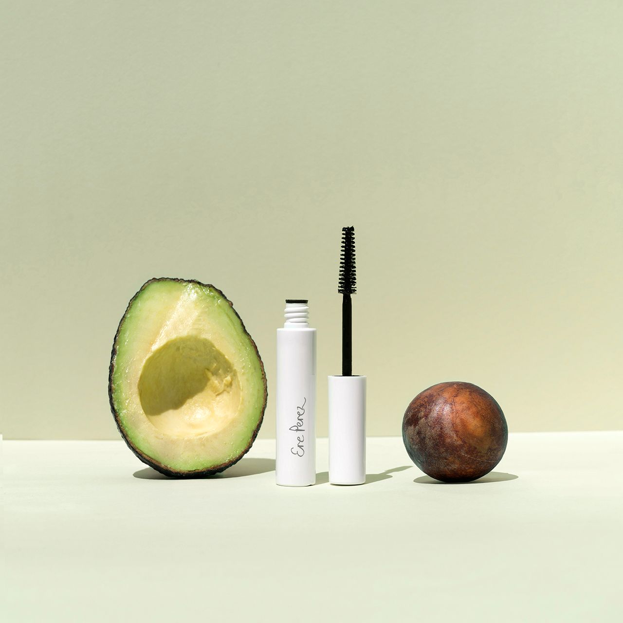 Mascara de aguacate contra agua Ere Perez
