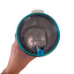 Vaso metálico con popote
